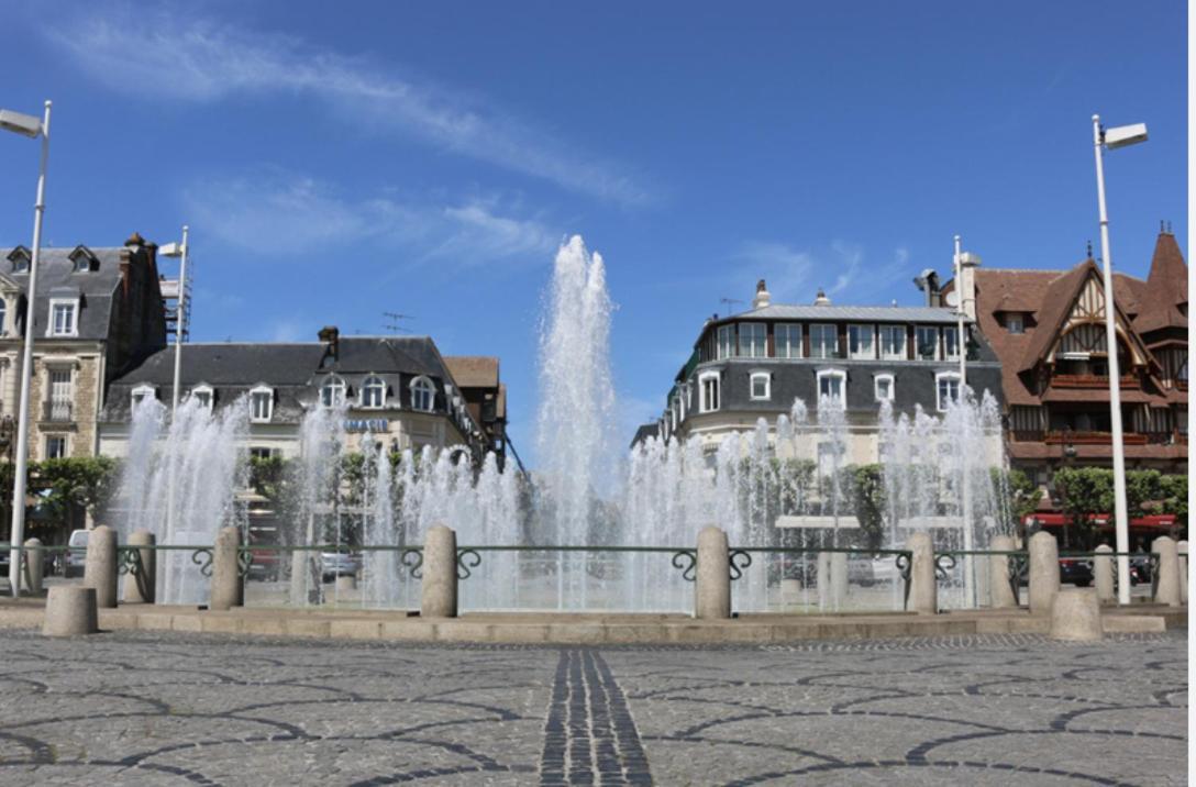 Grand Studio Hyper Centre Avec Balcon Tout Refait Mars 2025 Deauville Eksteriør billede